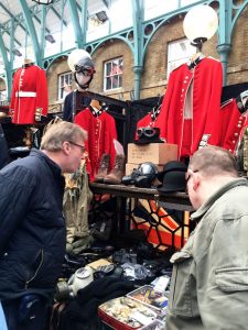 2016-03 LondonAntiquesAppleMkt_02